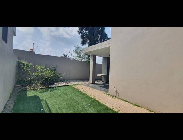 4 BEDROOM TOWNHOUSE FOR SALE IN GLEN MARAIS